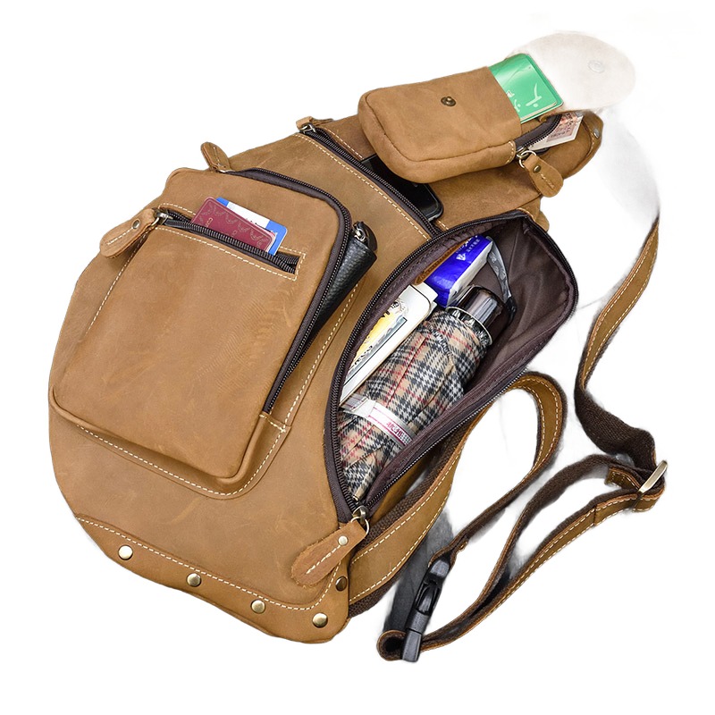Sacoche poitrine homme en cuir véritable, grand format, quatre tons 4 Sacoche poitrine homme en cuir véritable, grand format, quatre tons, detail