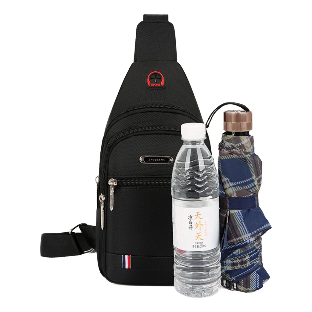 Sacoche poitrine homme en tissu Oxford, port croisé 2 Sacoche poitrine homme en tissu Oxford, port croisé, vue de trois quarts