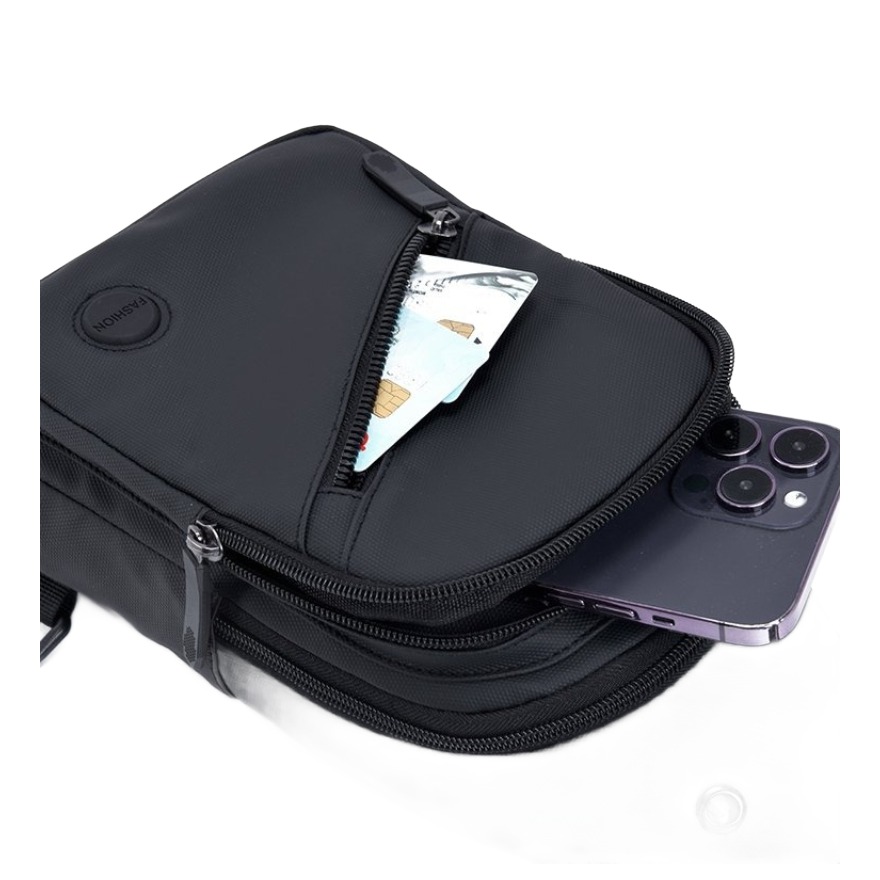 Sacoche tactique homme en nylon léger, 240 g, port en bandoulière 6 Sacoche tactique homme en nylon léger, 240 g, port en bandoulière, vue de profil