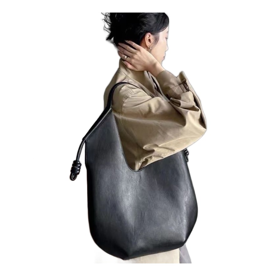 Tote bag homme minimaliste a porter sous le bras 6 Tote bag homme minimaliste a porter sous le bras, vue de profil