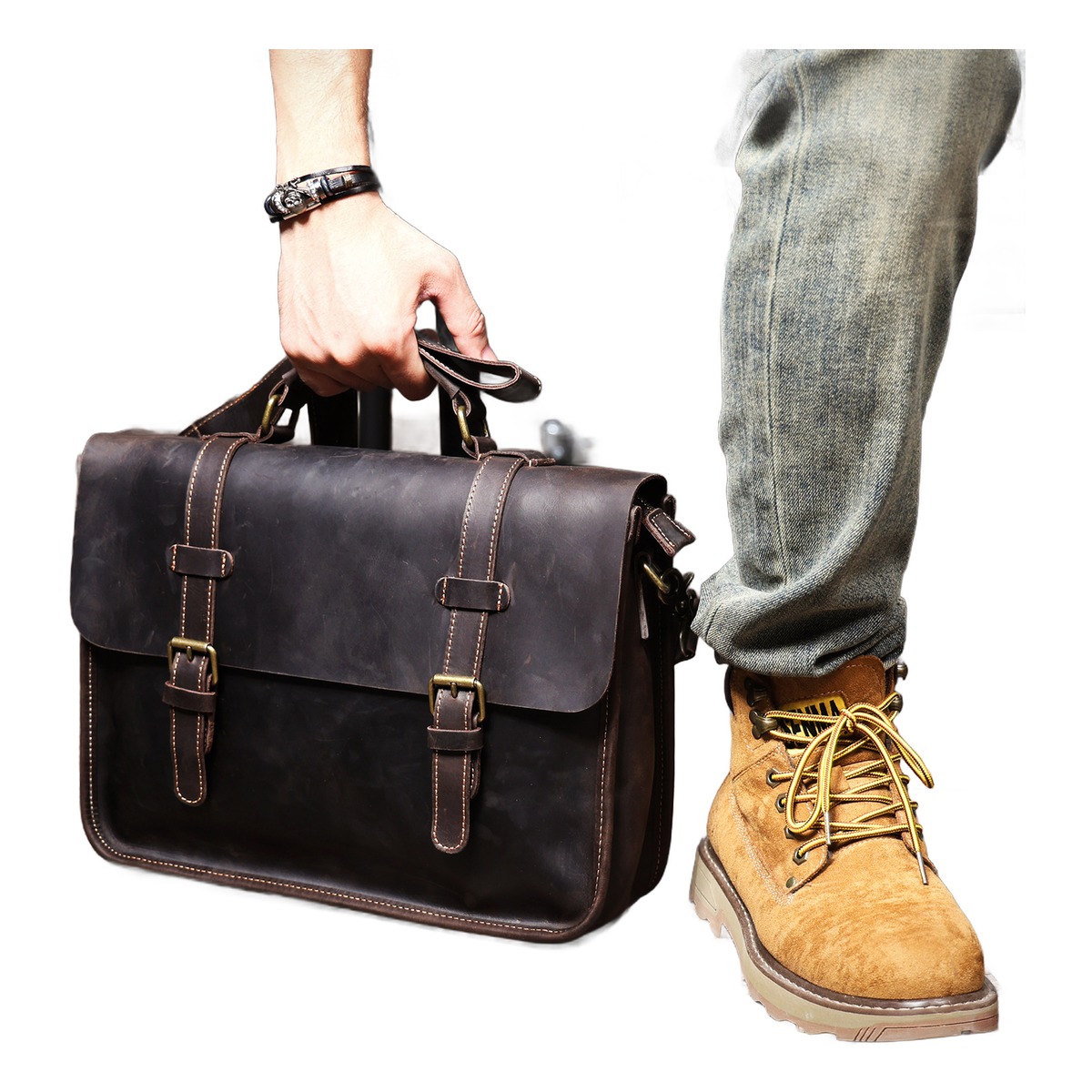 Cartable homme cuir vintage à deux boucles, convertible en sac à dos 2 Cartable homme cuir vintage à deux boucles, convertible en sac à dos, vue de trois quarts