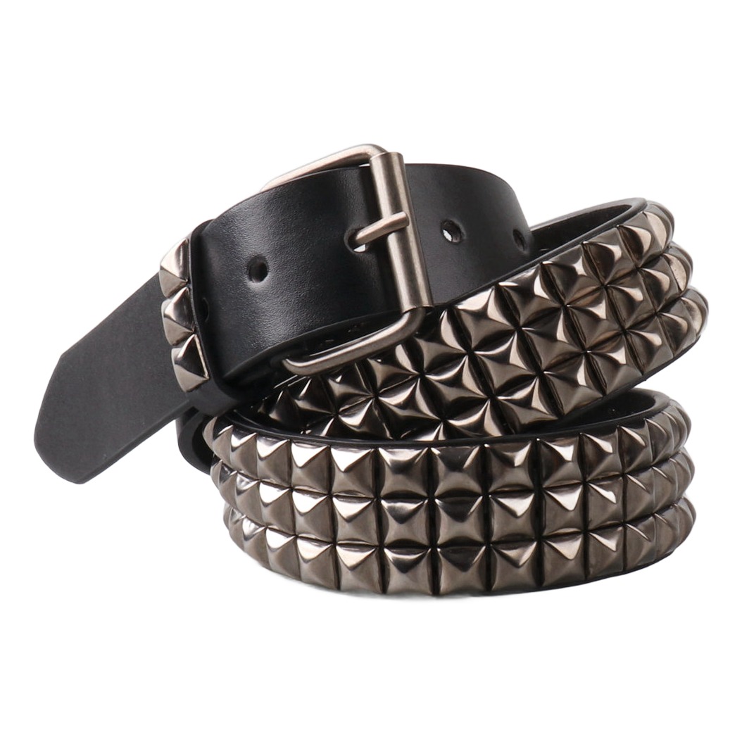 Ceinture cloutée homme en cuir PU, trois rangs de clous pyramide 2 Ceinture cloutée homme en cuir PU, trois rangs de clous pyramide, vue de trois quarts