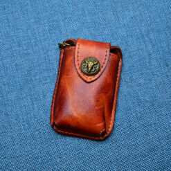 Étui à clés de voiture en cuir de vache, pochette de ceinture à chaîne, vue de trois quarts