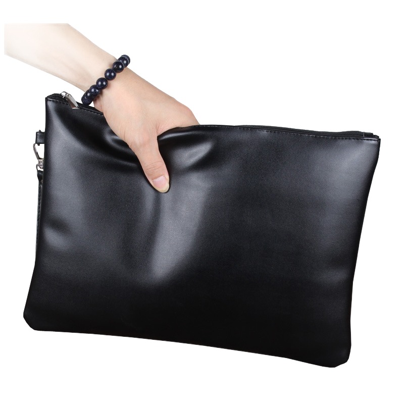 Grande pochette homme noire en cuir PU, avec dragonne 3 Grande pochette homme noire en cuir PU, avec dragonne, vue de face