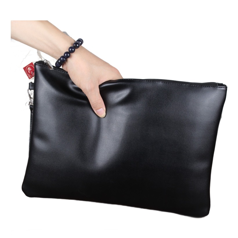 Grande pochette homme noire en cuir PU, avec dragonne 4 Grande pochette homme noire en cuir PU, avec dragonne, detail
