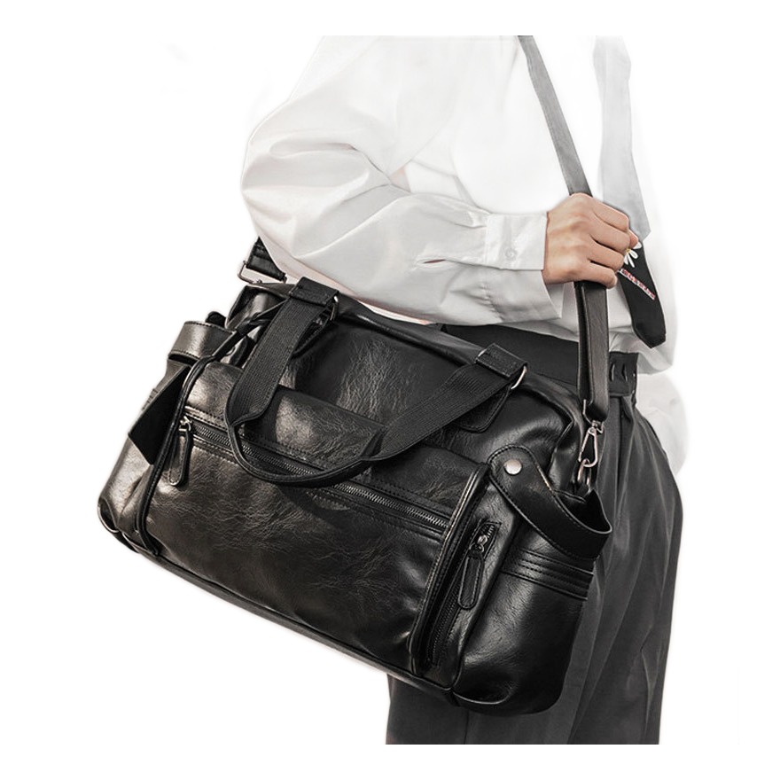 Grande sacoche bandoulière homme en cuir PU noir, deux anses 3 Grande sacoche bandoulière homme en cuir PU noir, deux anses, vue de face