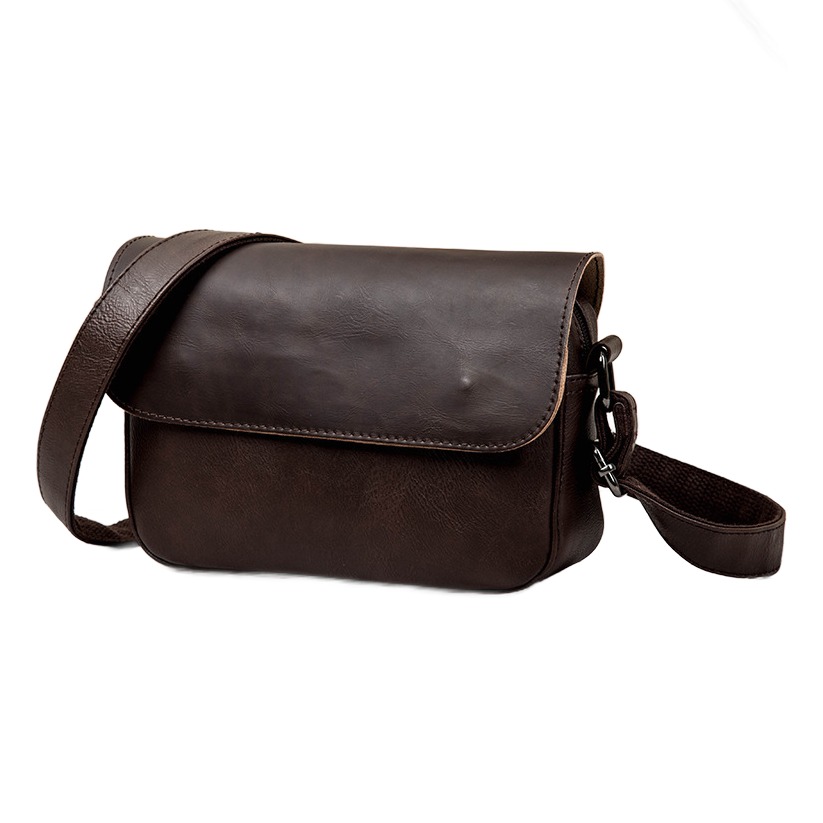 Petite sacoche à rabat homme, cuir PU au look vintage 3 Petite sacoche à rabat homme, cuir PU au look vintage, vue de face