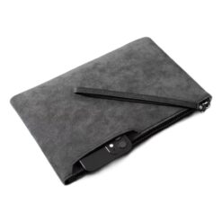 Pochette homme dragonne en similicuir, modèle plat zippé aspect daim, vue principale