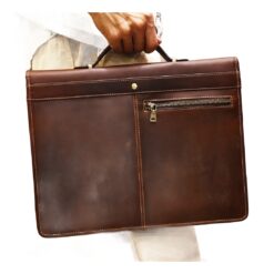 Porte-documents cuir homme pour ordinateur 13,3 pouces, couleur café, vue de trois quarts
