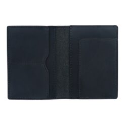 Porte-passeport cuir homme au fini vintage, six coloris, vue de trois quarts