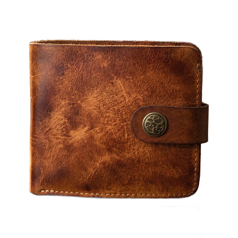 Portefeuille homme vintage en cuir de vache à bouton pression 2 Portefeuille homme vintage en cuir de vache à bouton pression, vue de trois quarts