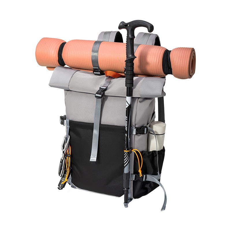 Sac à dos de voyage homme à rabat enroulable, 28 litres 3 Sac à dos de voyage homme à rabat enroulable, 28 litres, vue de face