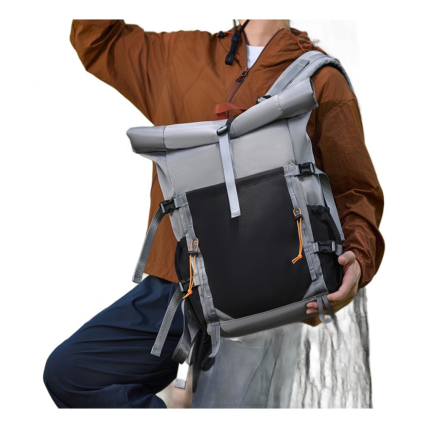Sac à dos de voyage homme à rabat enroulable, 28 litres 4 Sac à dos de voyage homme à rabat enroulable, 28 litres, detail