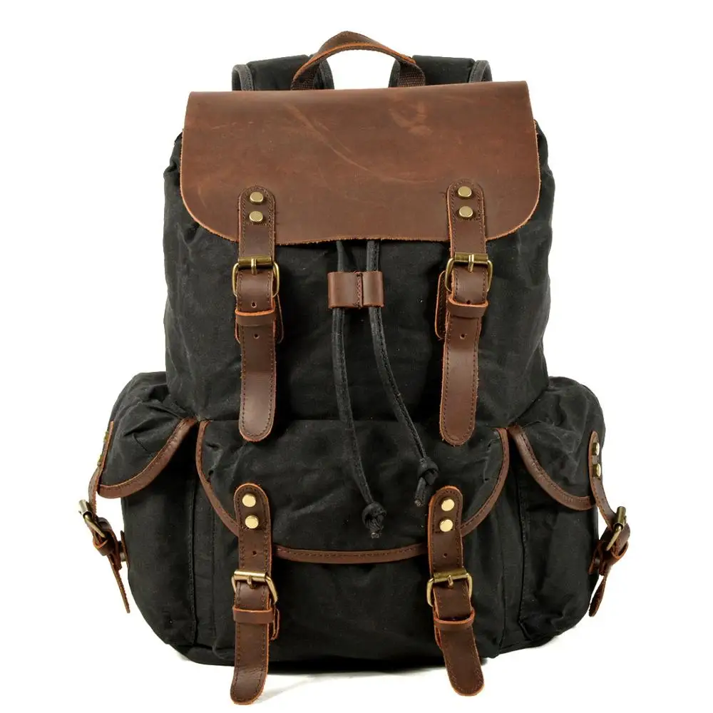 Sac à dos vintage homme en toile cirée, rabat en cuir de vachette 2 Sac à dos vintage homme en toile cirée, rabat en cuir de vachette, vue de trois quarts