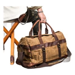 Sac week end homme en toile cirée et cuir Crazy Horse, 55 cm, vue de trois quarts