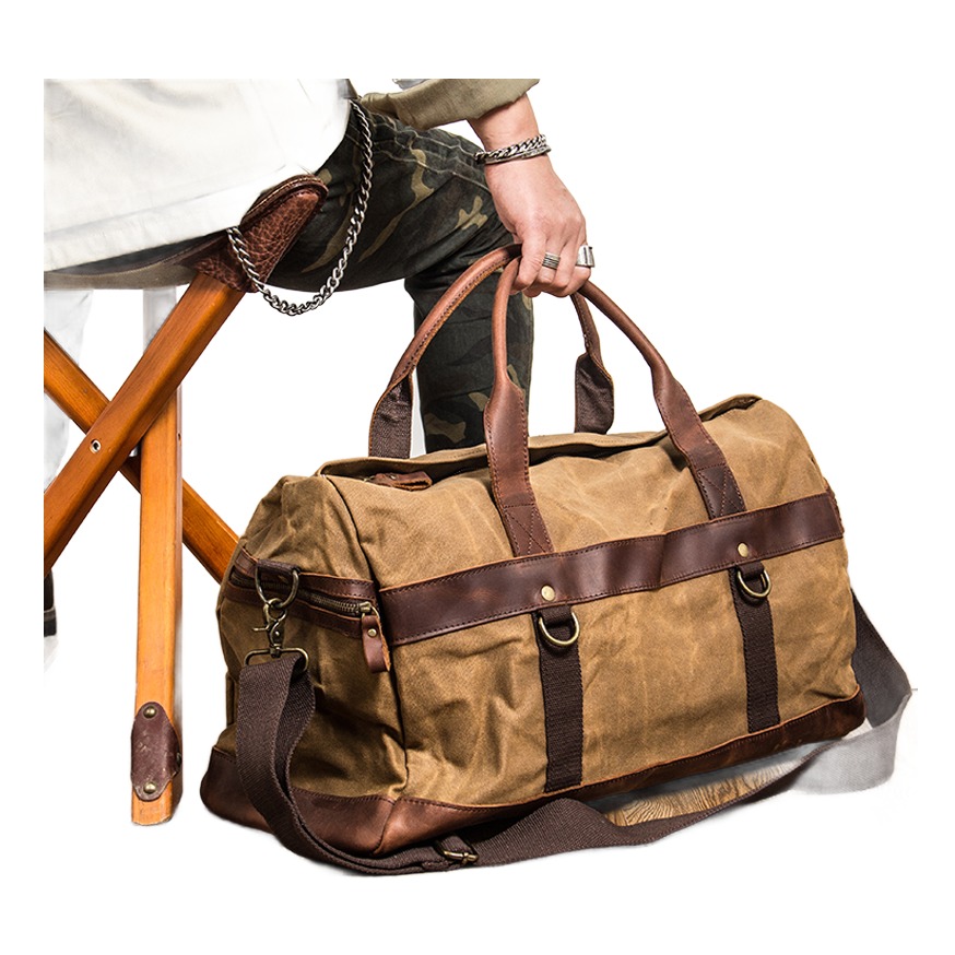 Sac week end homme en toile cirée et cuir Crazy Horse, 55 cm 2 Sac week end homme en toile cirée et cuir Crazy Horse, 55 cm, vue de trois quarts