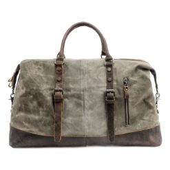 Sac week end homme vintage en toile cirée, fond en cuir, vue de trois quarts