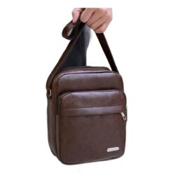 Sacoche bandoulière homme cuir PU, format vertical, vue de trois quarts