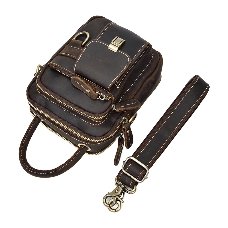 Sacoche homme cuir Crazy Horse à poignée et fermoir, format compact 4 Sacoche homme cuir Crazy Horse à poignée et fermoir, format compact, detail