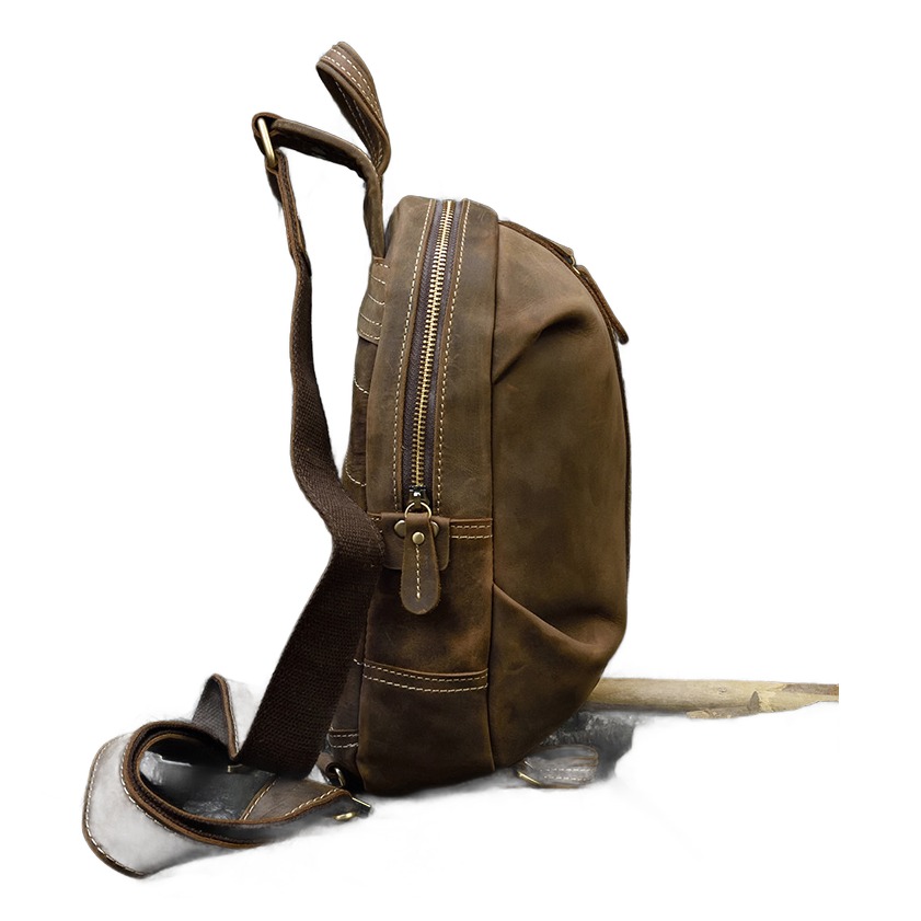 Sacoche poitrine homme cuir vieilli, cuir de vachette marron 2 Sacoche poitrine homme cuir vieilli, cuir de vachette marron, vue de trois quarts