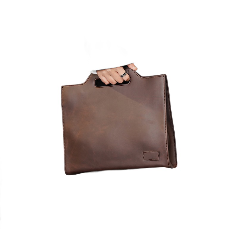 Tote bag homme plat en cuir PU à poignée découpée, 34 x 27 cm 2 Tote bag homme plat en cuir PU à poignée découpée, 34 x 27 cm, vue de trois quarts